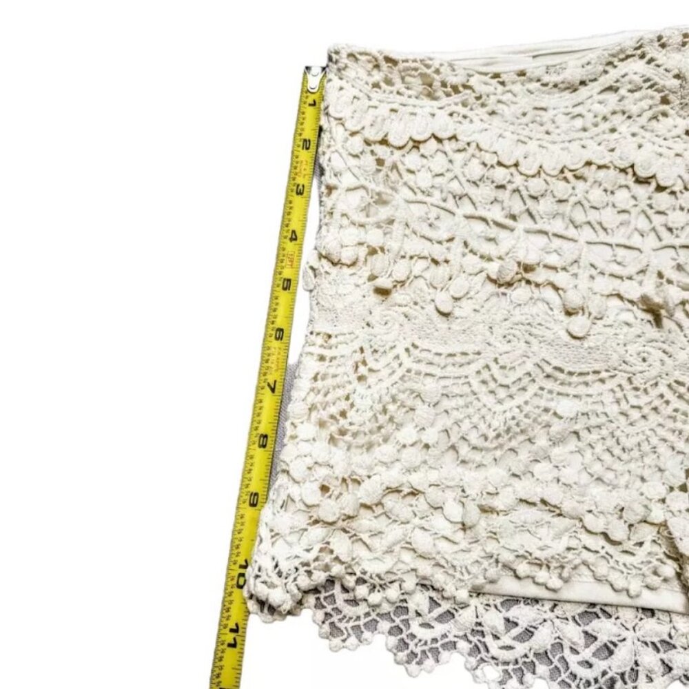 URBAN OUTFITTERS / KIMCHI BLUE Shorts White Lace Boho Crochet High Waisted, 2 - Picture 9 of 13